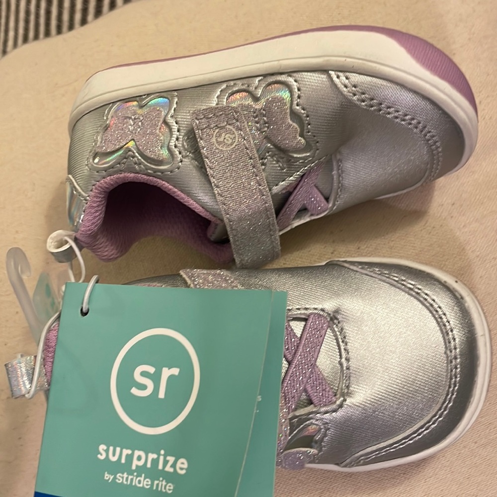 Surprize Stride Rite baby girls size 4 Silver Butterfly Sneakers